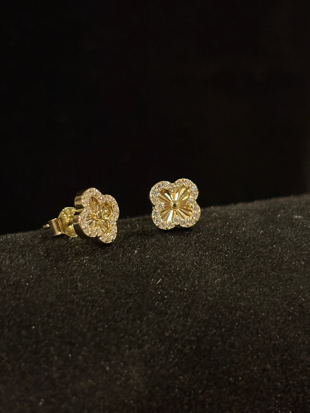 Golden Clover Moissanite Stud Earrings – Sterling Silver