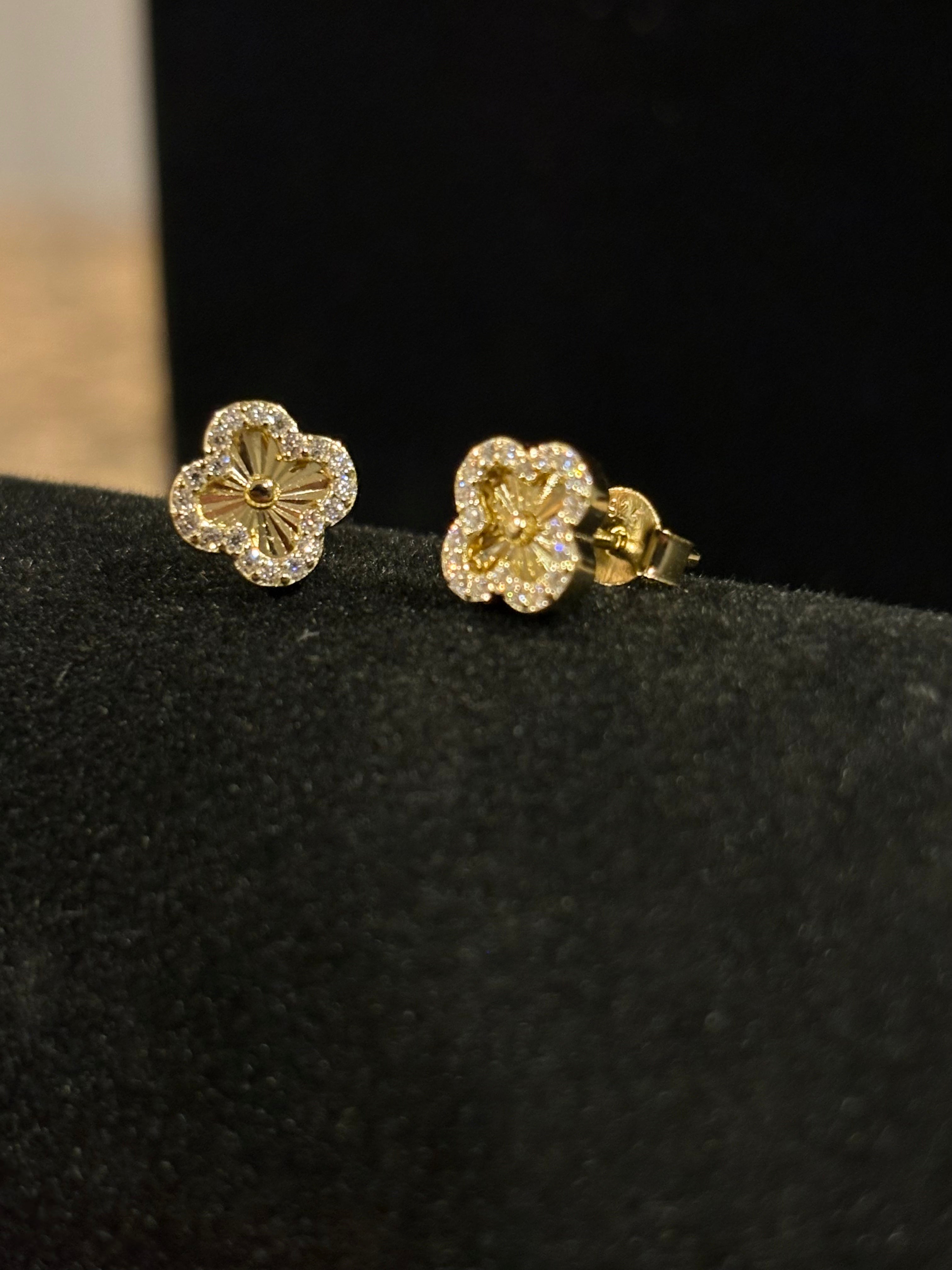 Golden Clover Moissanite Stud Earrings – Sterling Silver