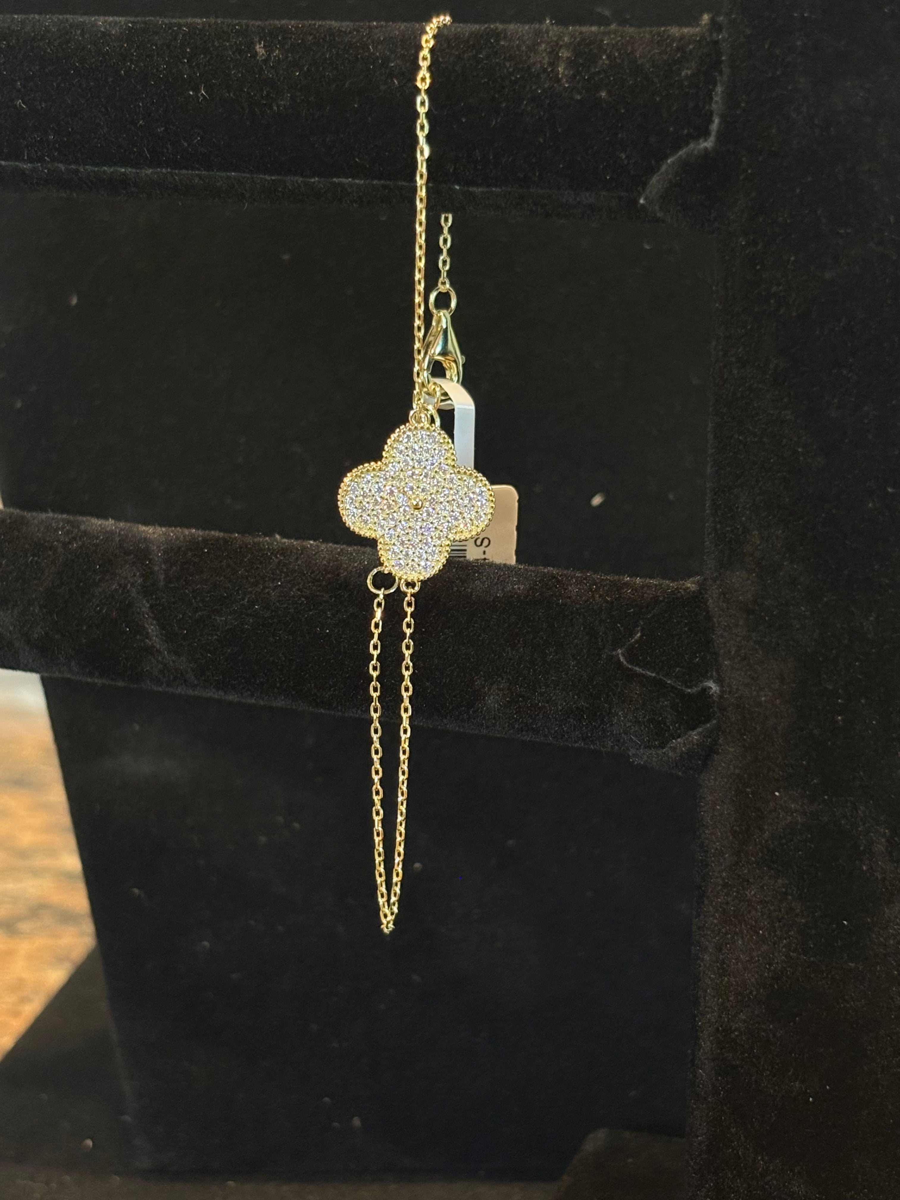 Moissanite Single Clover Bracelet in Gold Plated