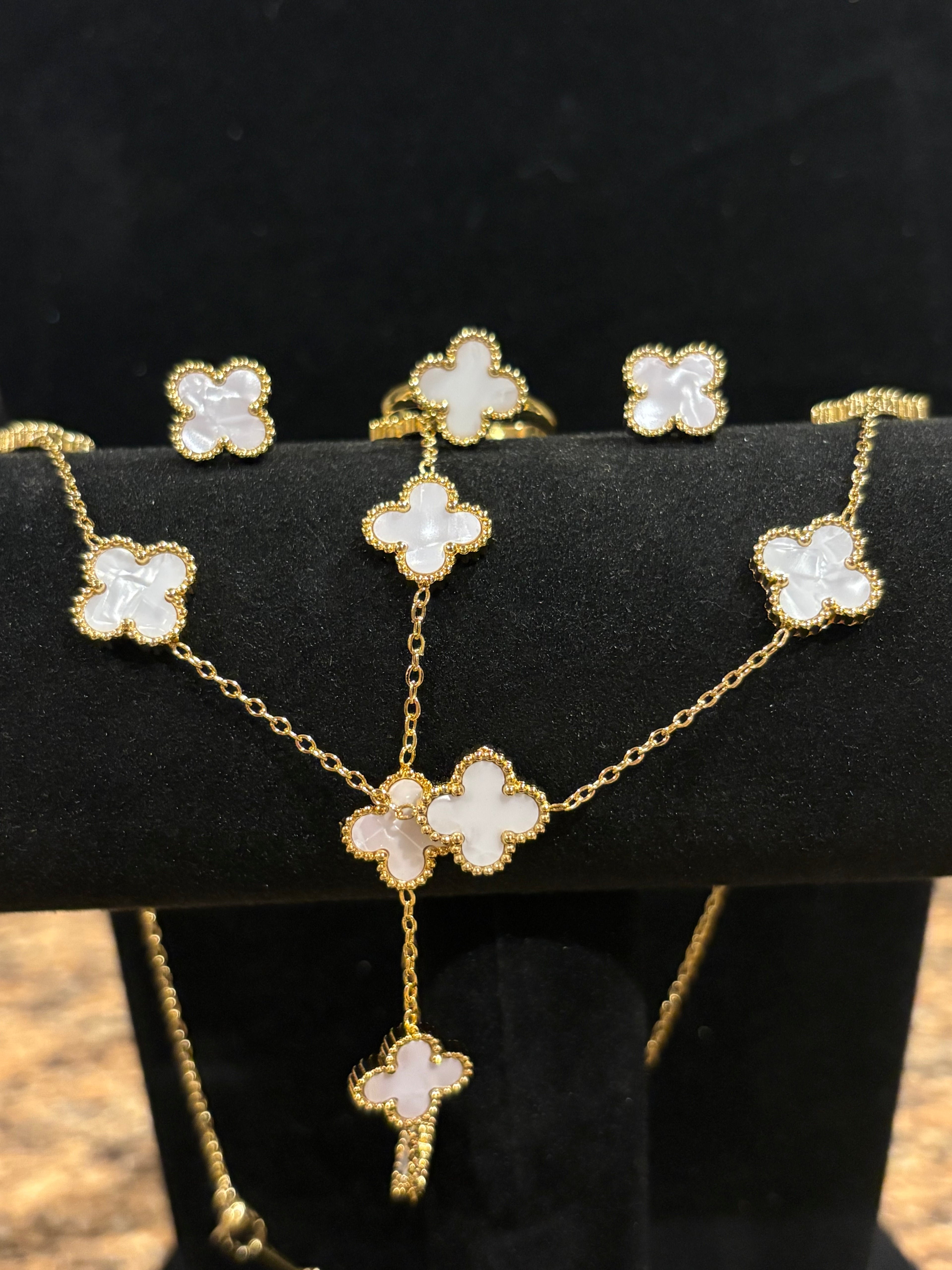 Elegant 4-Piece White Clover Jewelry Set – Stainless Steel