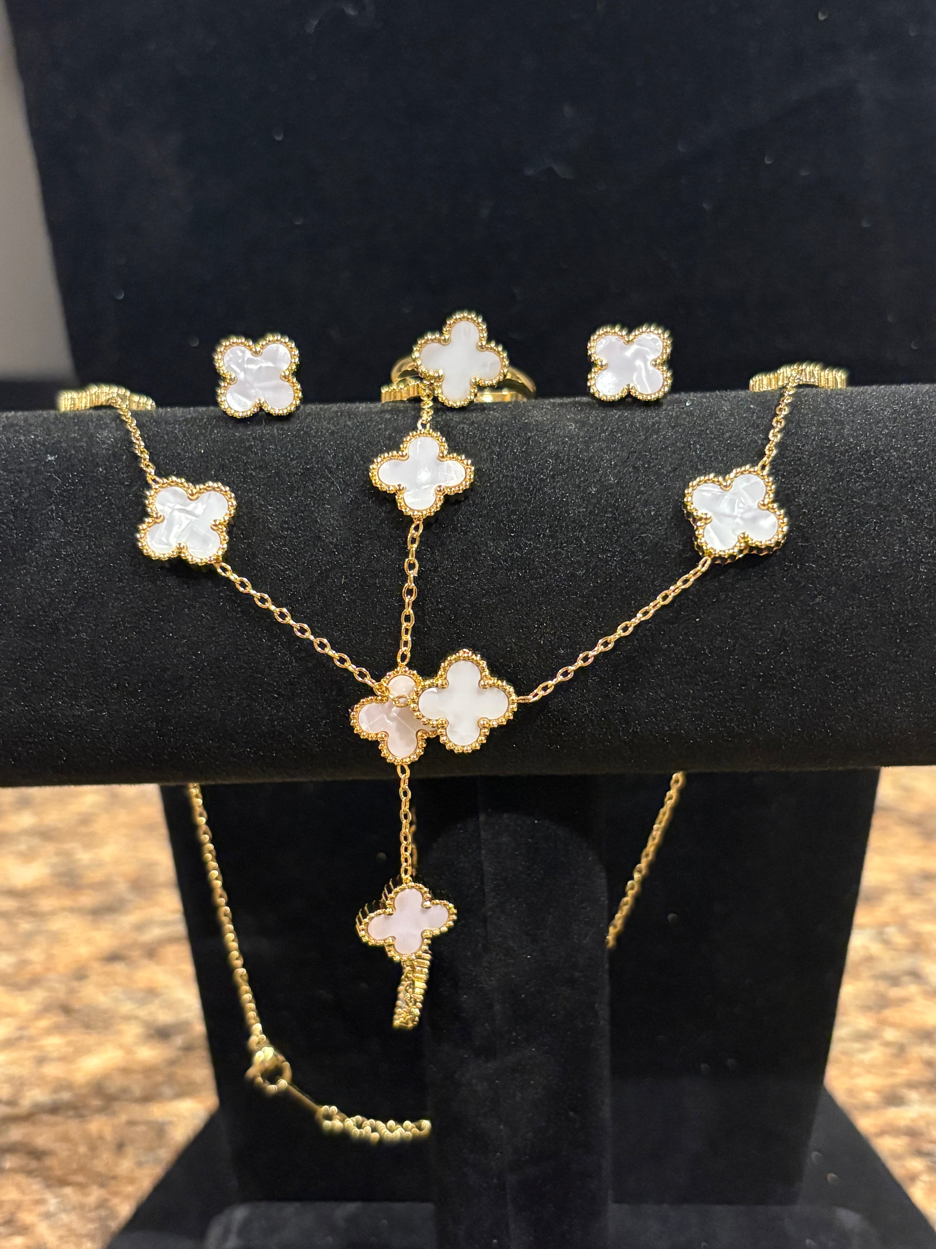 Elegant 4-Piece White Clover Jewelry Set – Stainless Steel