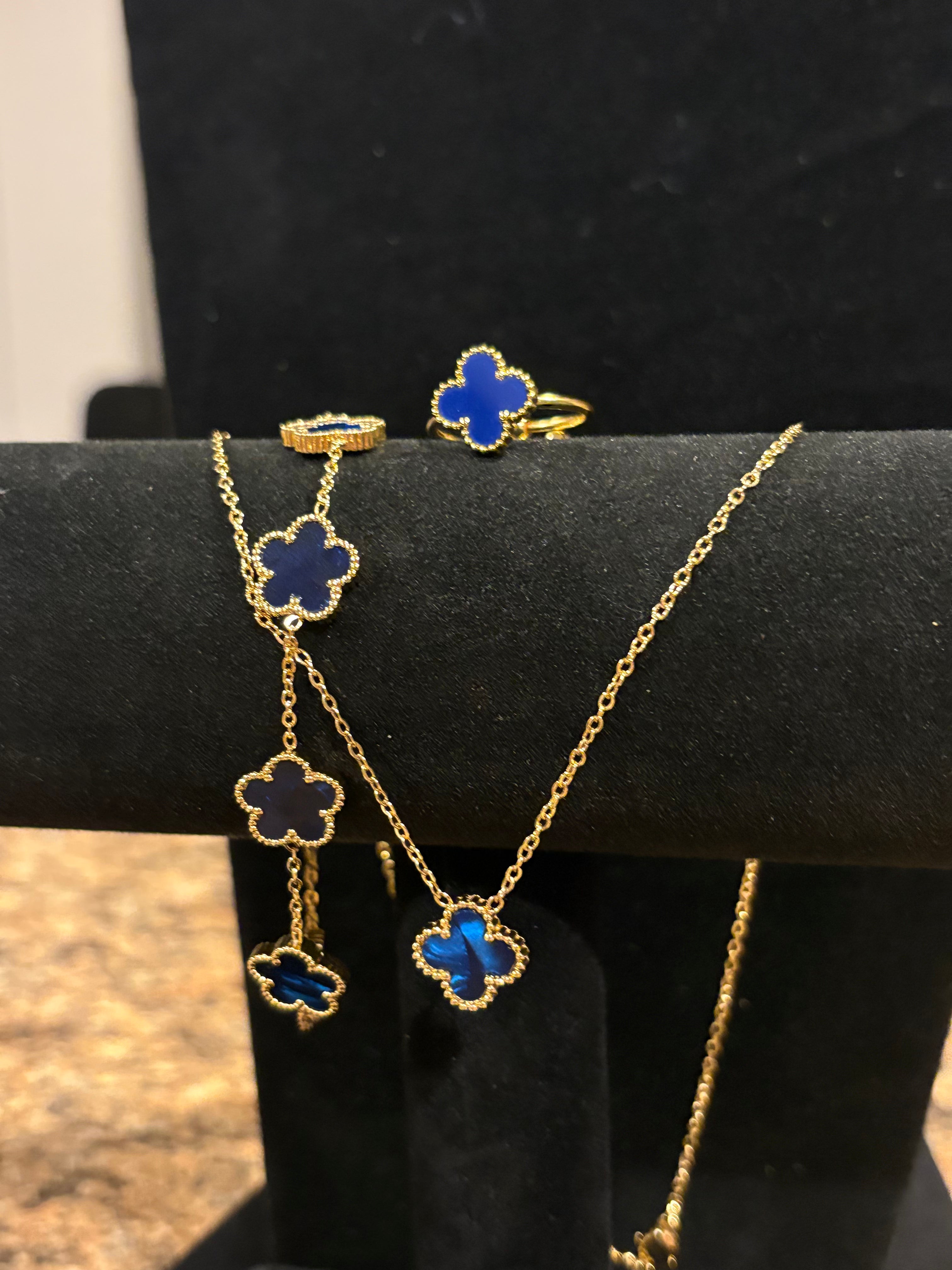 Midnight Elegance: Gold-Plated Dark Blue Clover Set