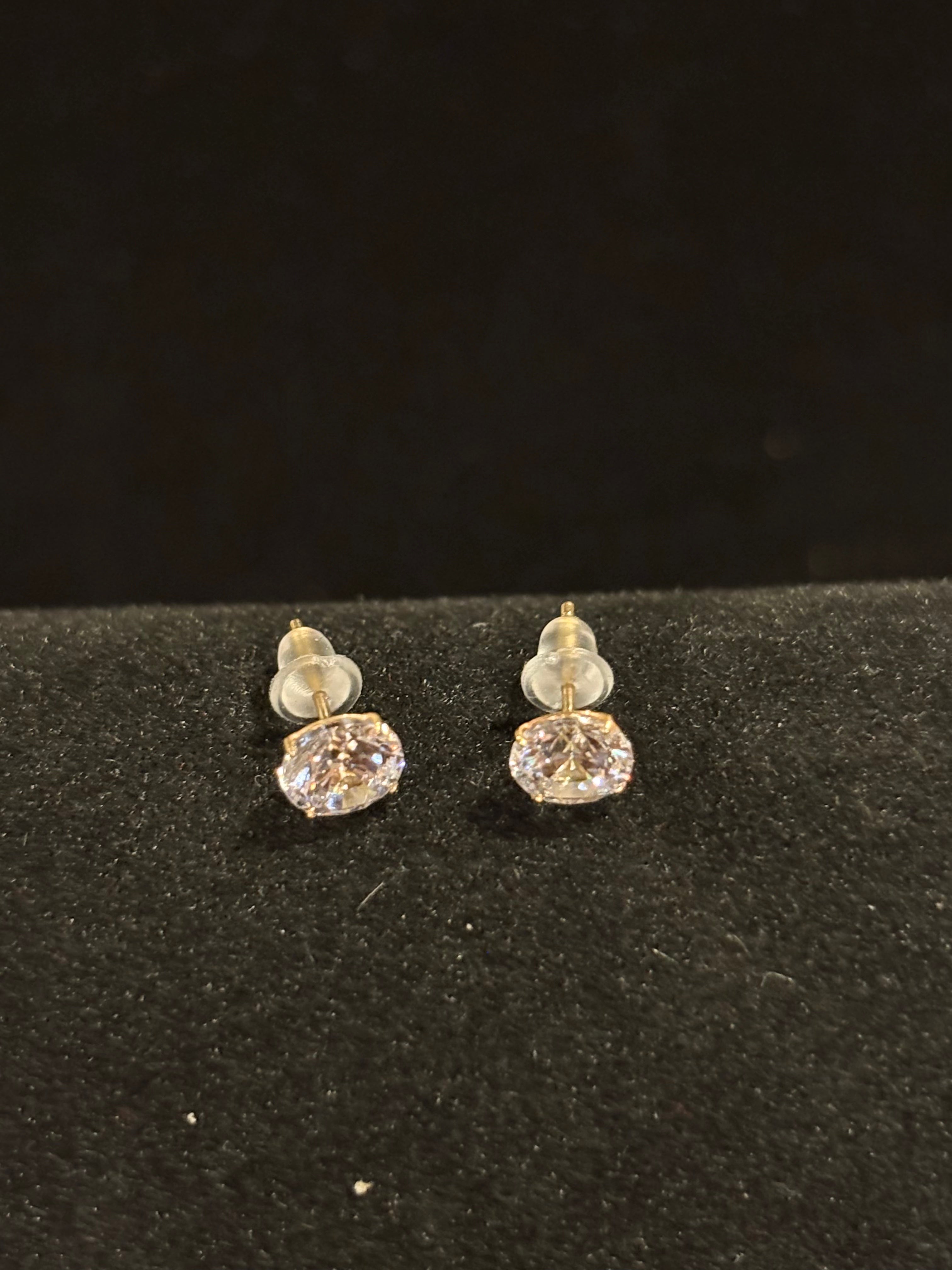 Classic Round Cut 14K Gold Earrings Studs