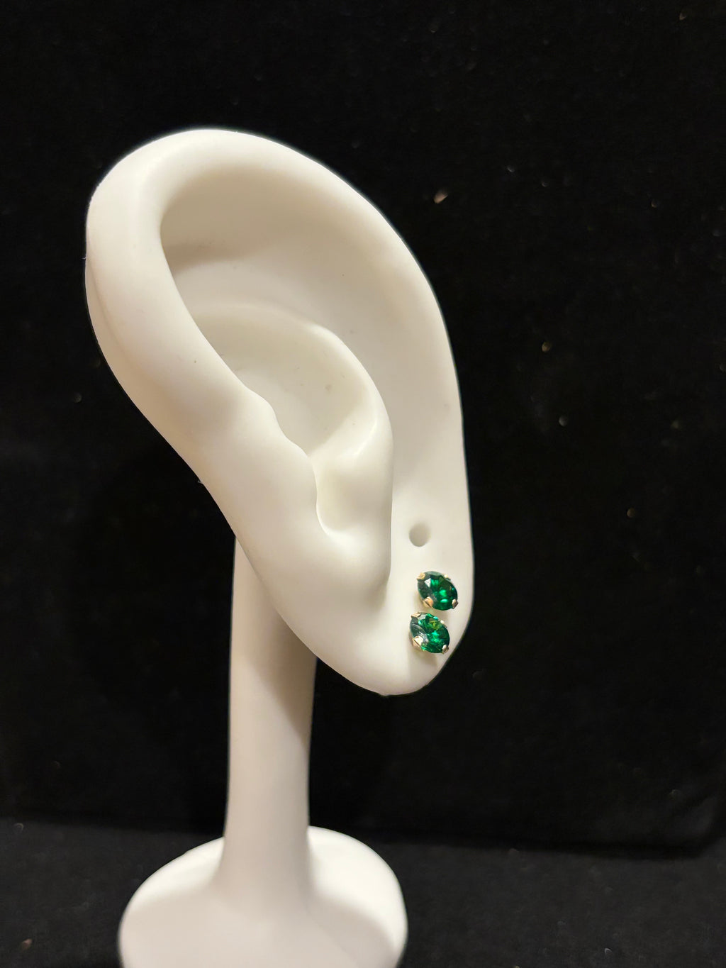 Elegant Vibrant Green Round Cut Stud Earrings in 14K Gold