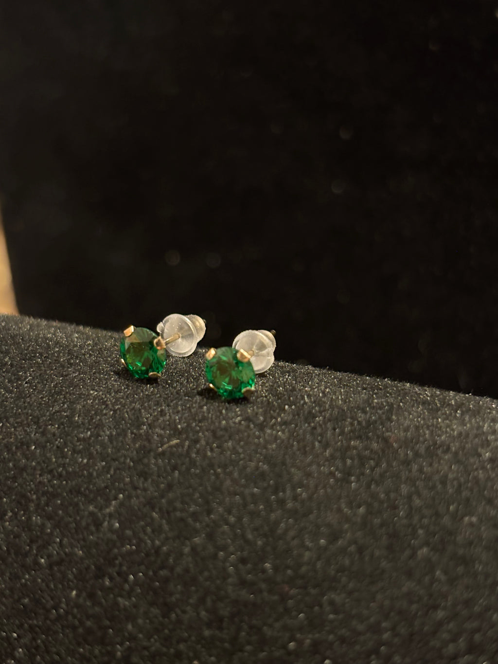 Elegant Vibrant Green Round Cut Stud Earrings in 14K Gold