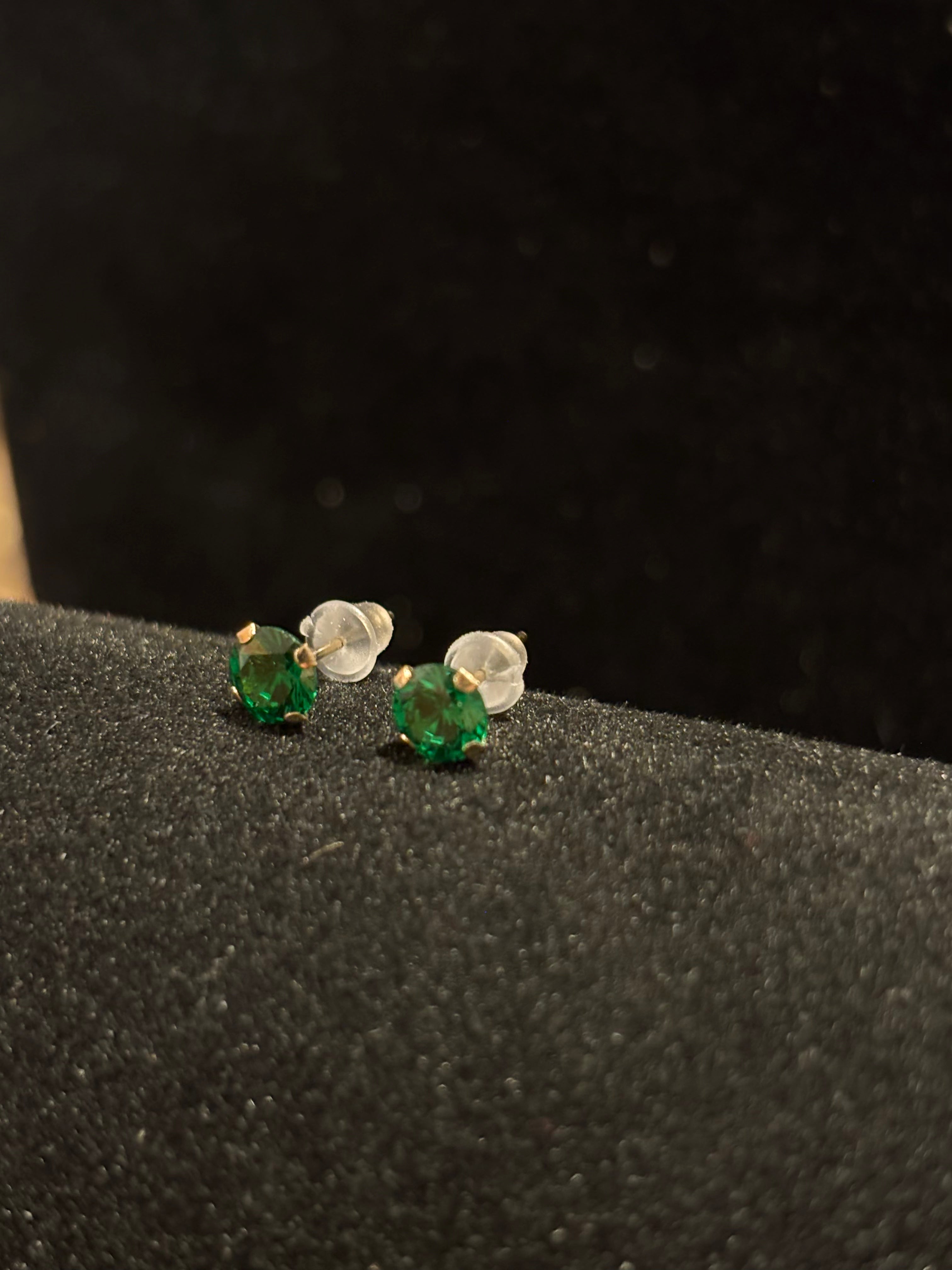 Elegant Vibrant Green Round Cut Stud Earrings in 14K Gold