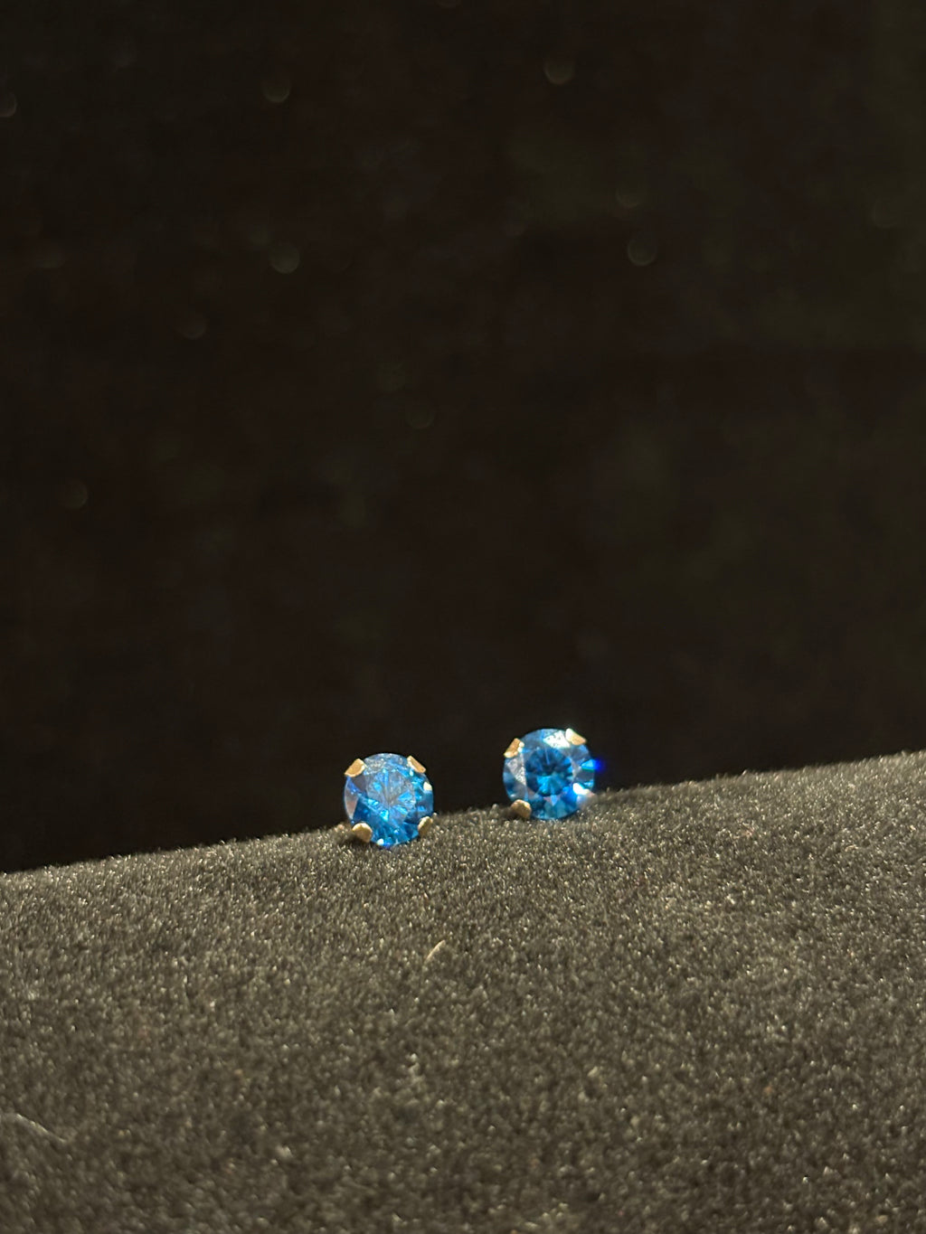 Yellow Gold Round Vibrant Blue Topaz Stud Earrings 14K
