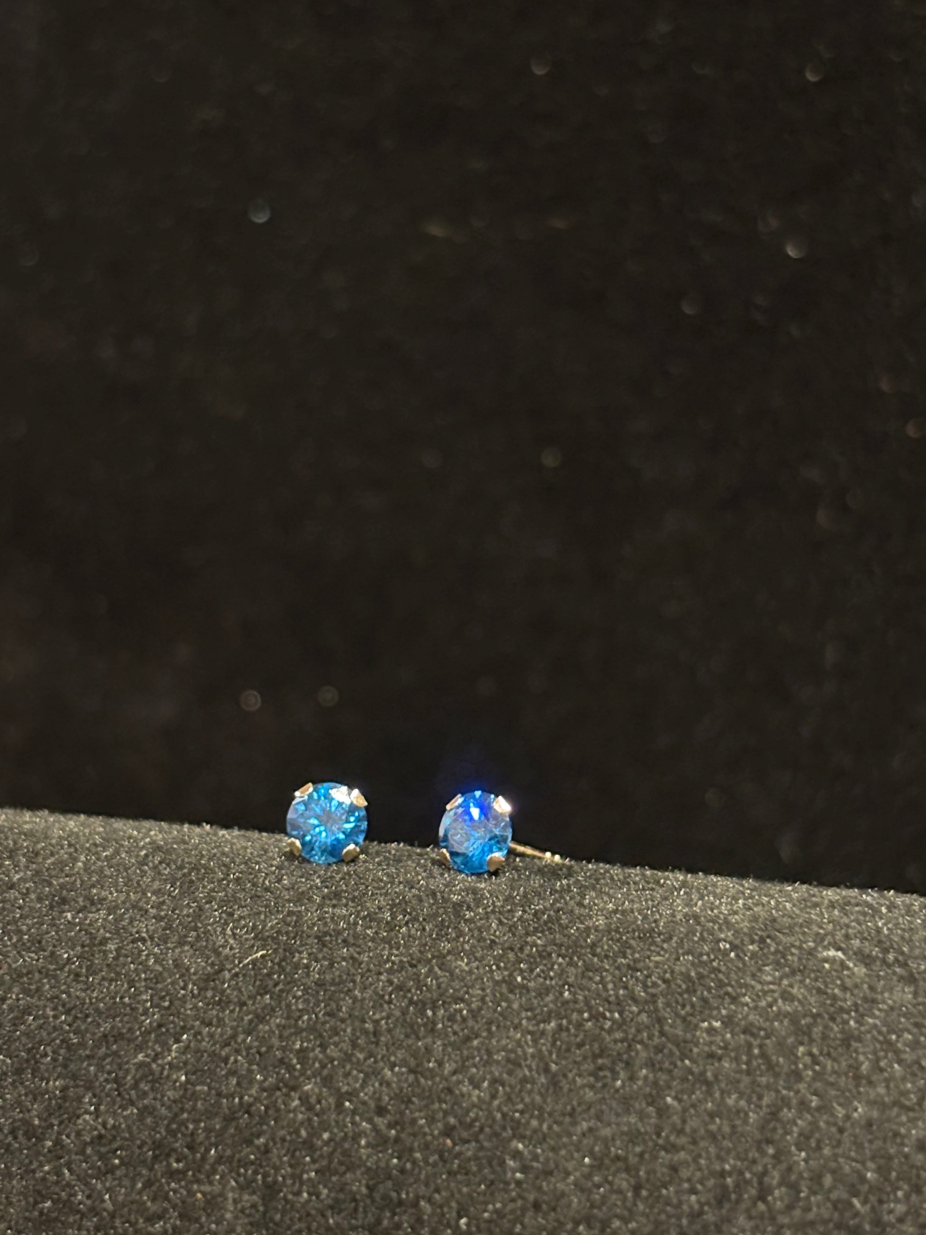 Yellow Gold Round Vibrant Blue Topaz Stud Earrings 14K
