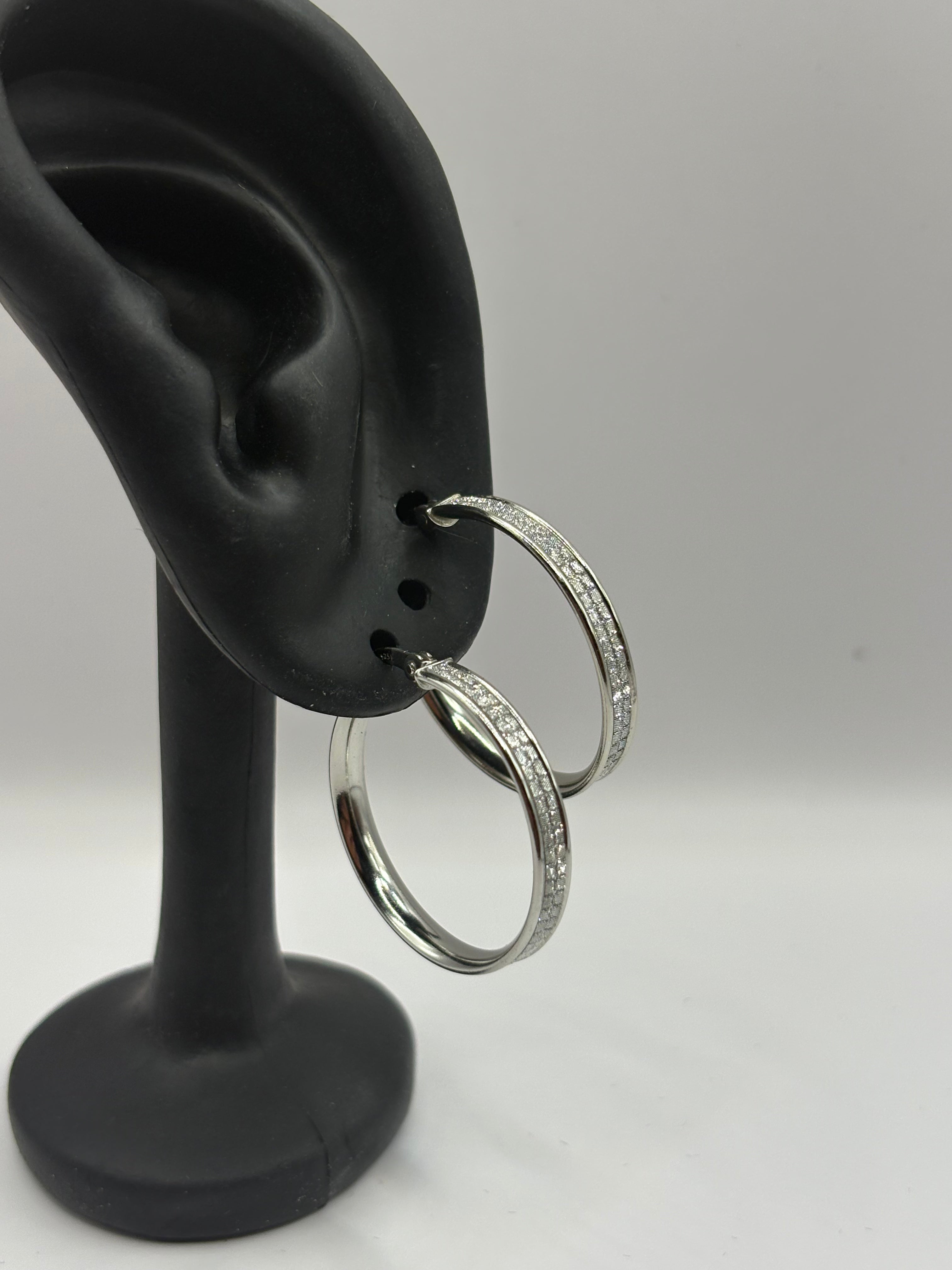 These classic hoop earrings feature a refined dual-row pave channel setting