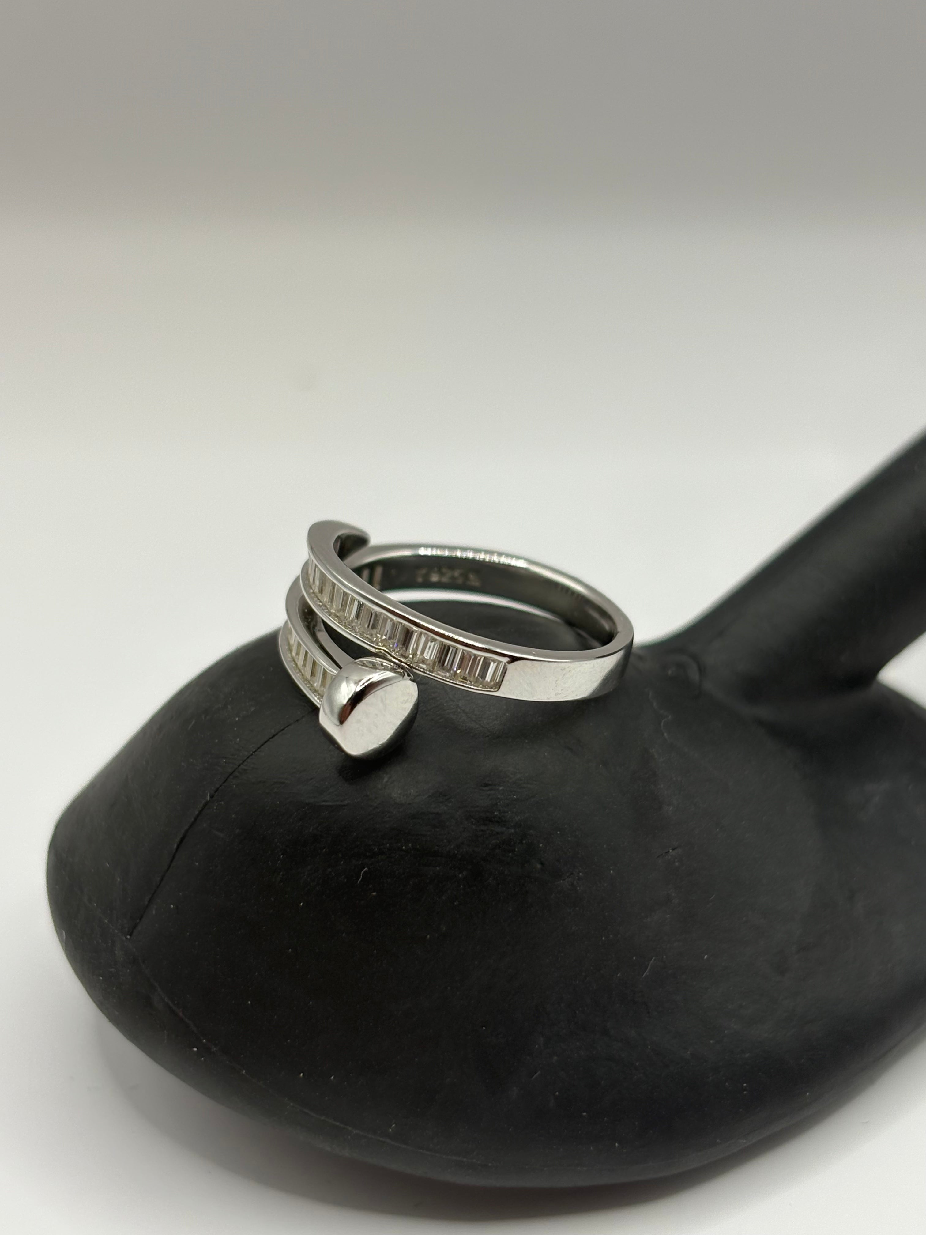 Baguette Moissanite Bypass Nail Ring